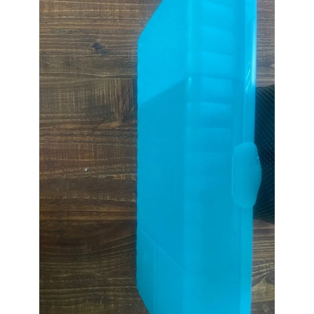 Tupperware teal lunch